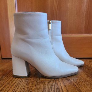White boots size 5